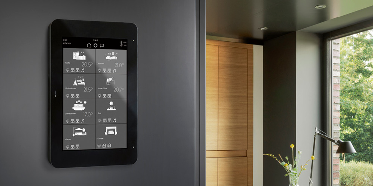 JUNG Smart Panel 8 bei Elektro Meyer GmbH in Dipperz