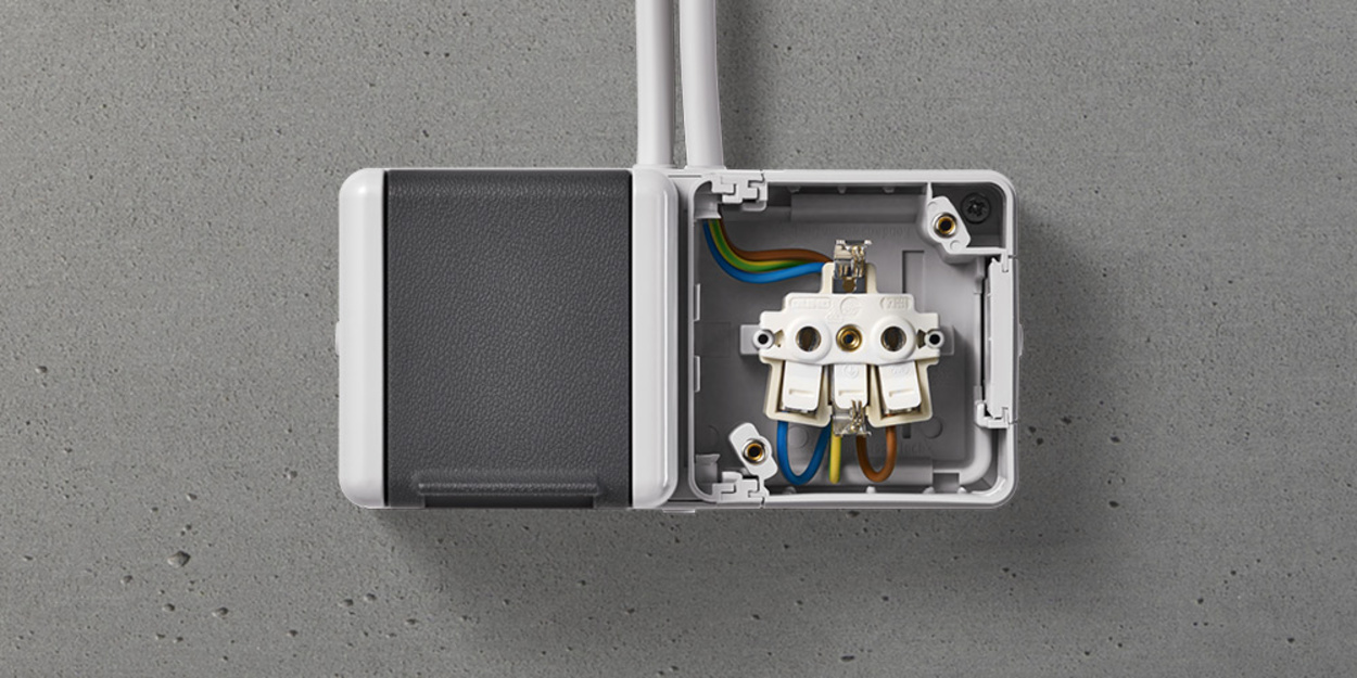 Doppelsteckdose mit Trennsteg bei Elektro Meyer GmbH in Dipperz